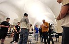 Eine besondere Ehre für die 11. Klasse der Heinrich-Büssing-Schule: Herr Artur Geiger, der die Veranstaltung vonseiten der HAB organisiert hatte, stellte ein 520 Jahre altes Buch vor.