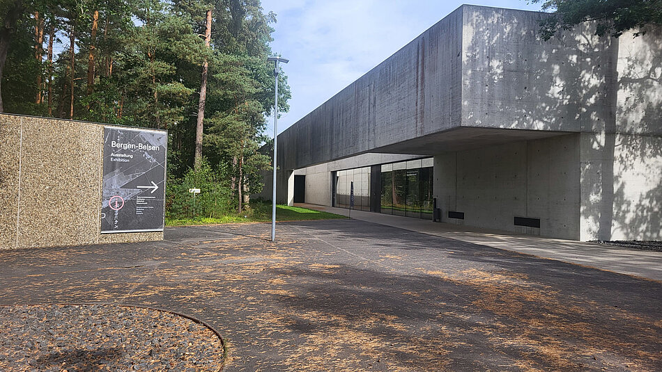Gedenkstätte Bergen-Belsen - KZ-Geschichte und Ort des Massensterbens